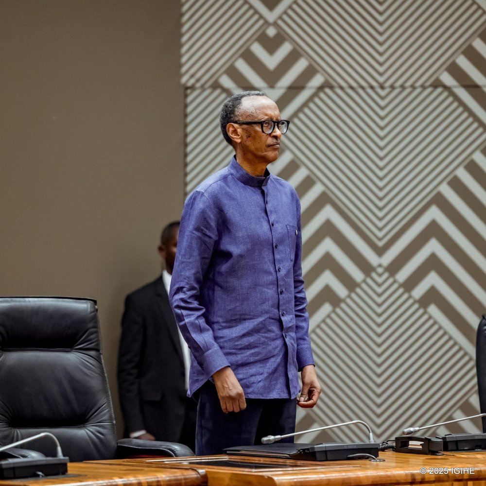 Perezida Kagame yakiriye indahiro z’ab...