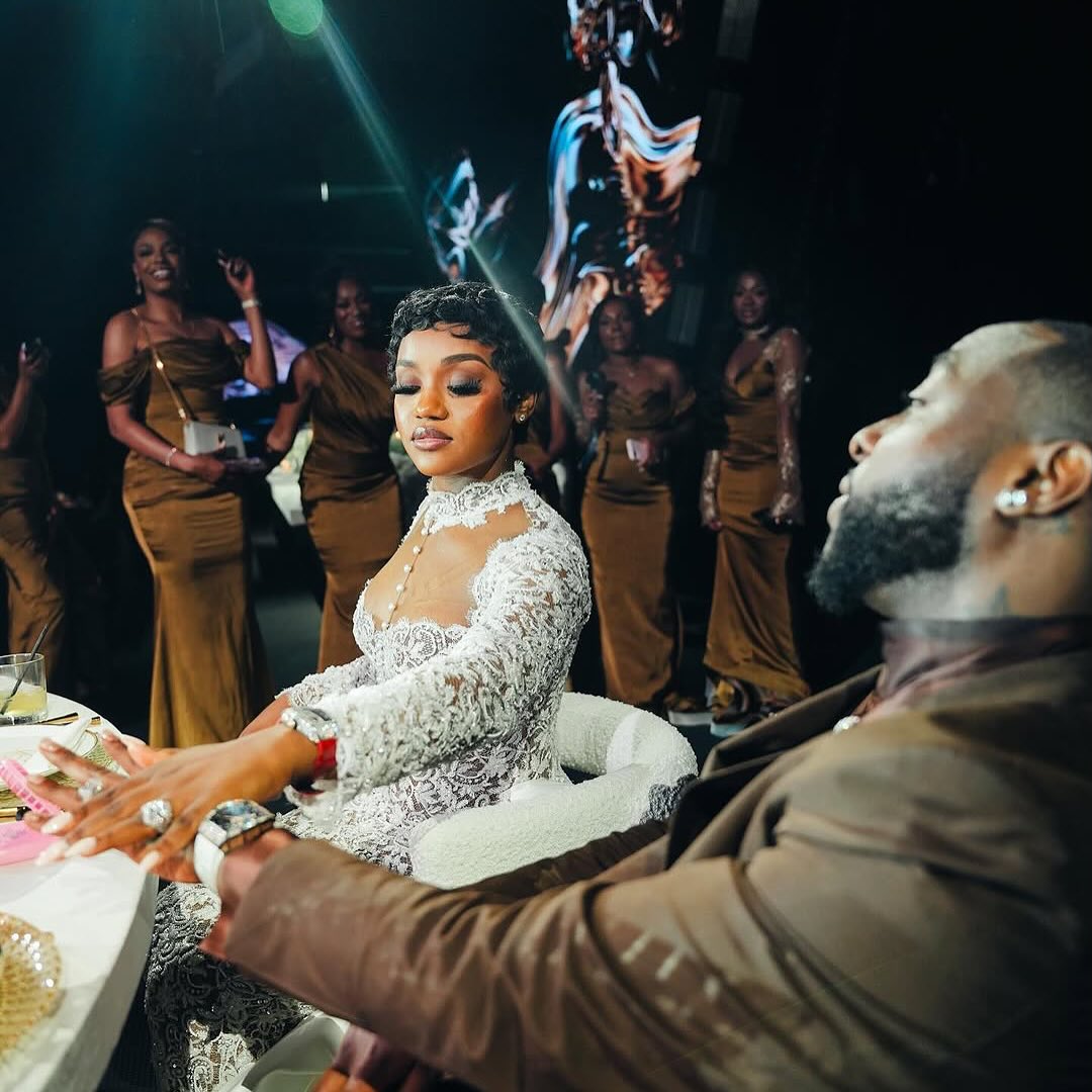 Davido yahaye umugore we isaha igura Mil...