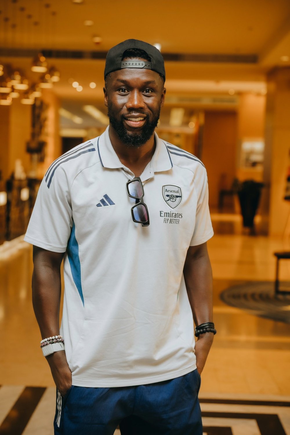 Bacary Sagna ukomoka mu Bufaransa akaba yarakiniye amakipe arimo Arsenal ari mu Rwanda aho yitabiriye umuhango wo Kwita Izina abana b&#039;ingagi